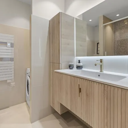 Ref 2032 Renovated Apartment-sea View -ideal For Conferences And Vacations *