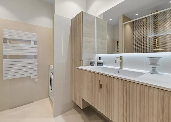 Ref 2032 Renovated Apartment-sea View -ideal For Conferences And Vacations *